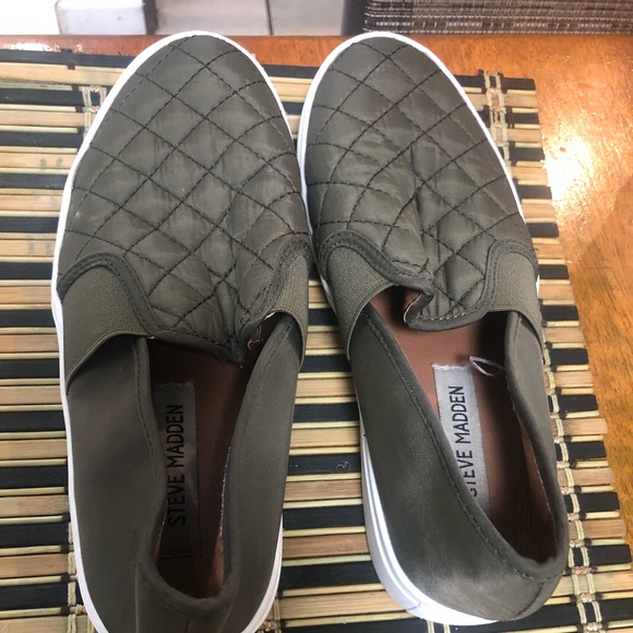 Slips ons - Picture 2 of 2